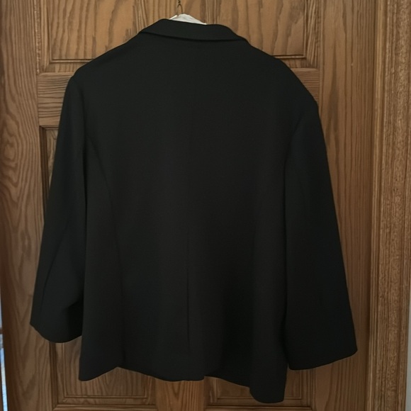 Black light blazer. XXL. 3/4 length sleeves. 76% poly, 20% rayon, 4% spandex. - Picture 3 of 3